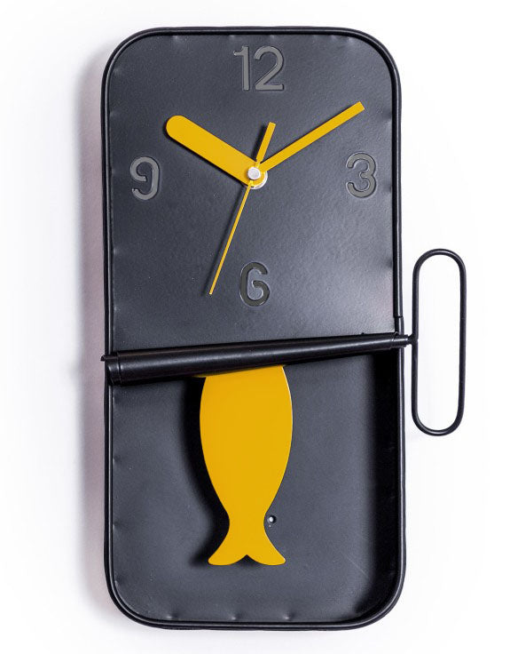 Schwarze Wanduhr im Sardinendosen-Design – markanter Akzent mit Retro-Charme